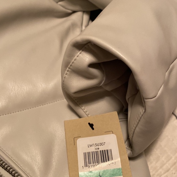 Levi’s Jacket - Picture 5 of 8